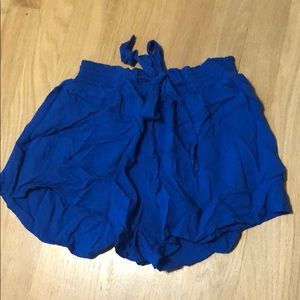 blue loose shorts